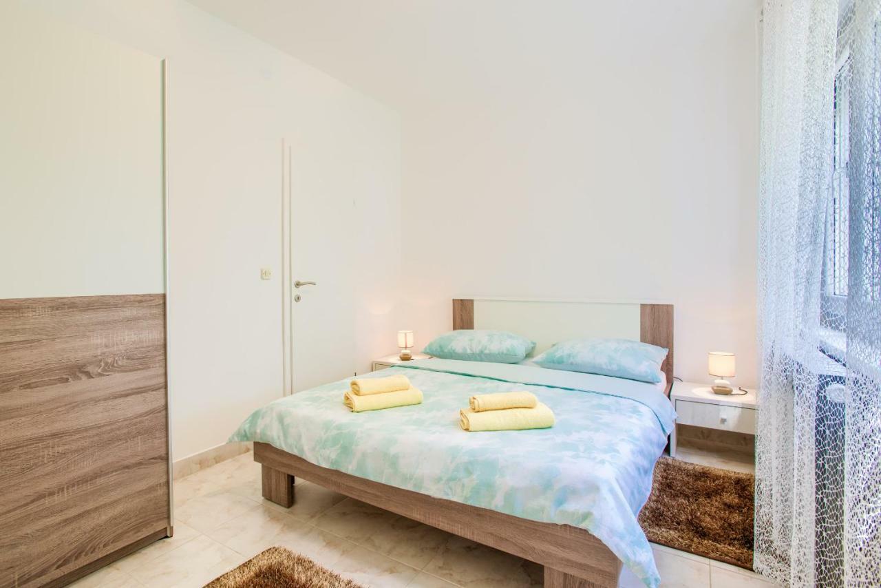 Apartman Paola พูลา ภายนอก รูปภาพ