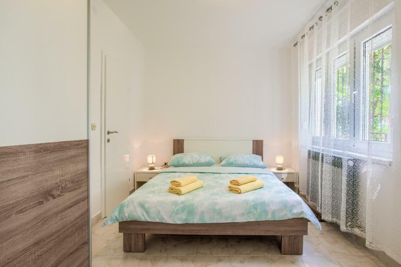 Apartman Paola พูลา ภายนอก รูปภาพ