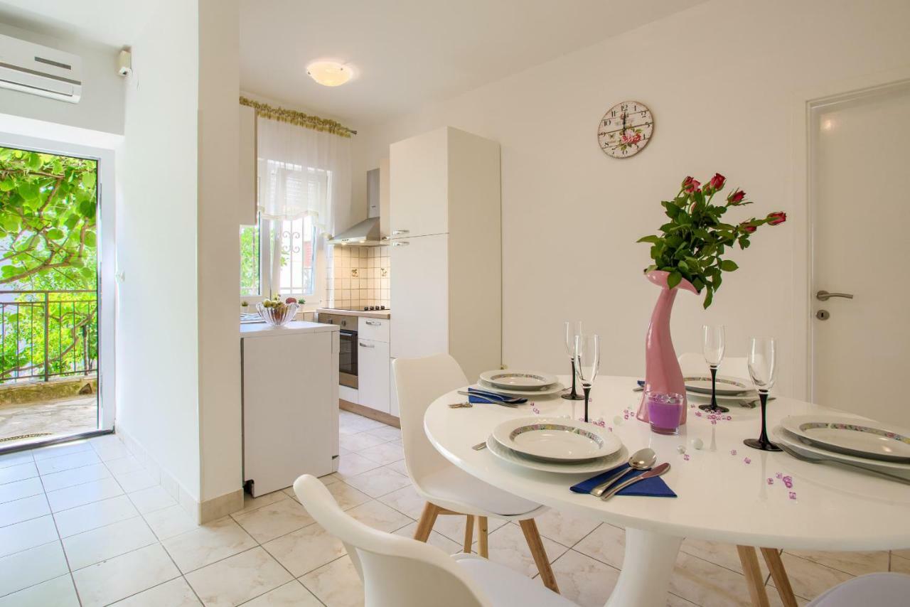 Apartman Paola พูลา ภายนอก รูปภาพ