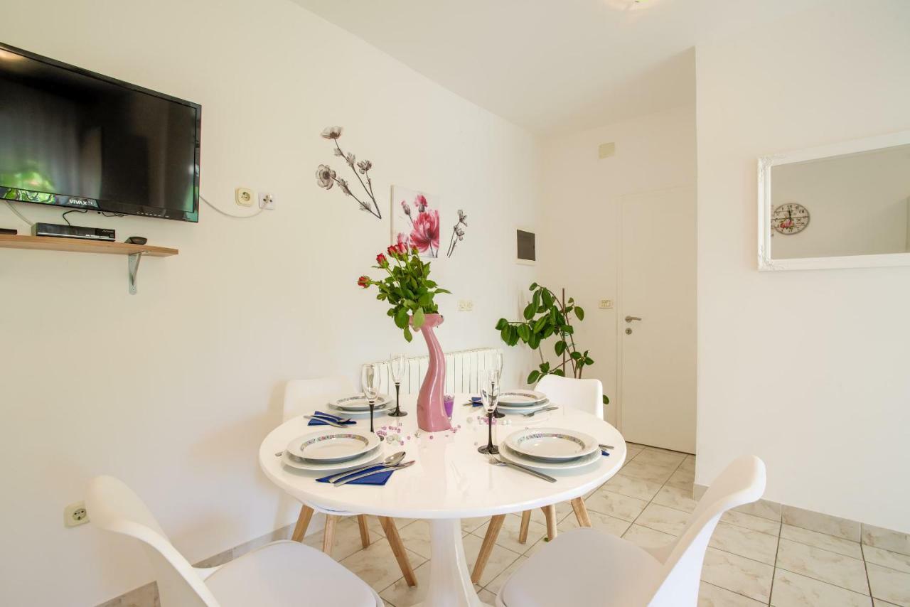 Apartman Paola พูลา ภายนอก รูปภาพ