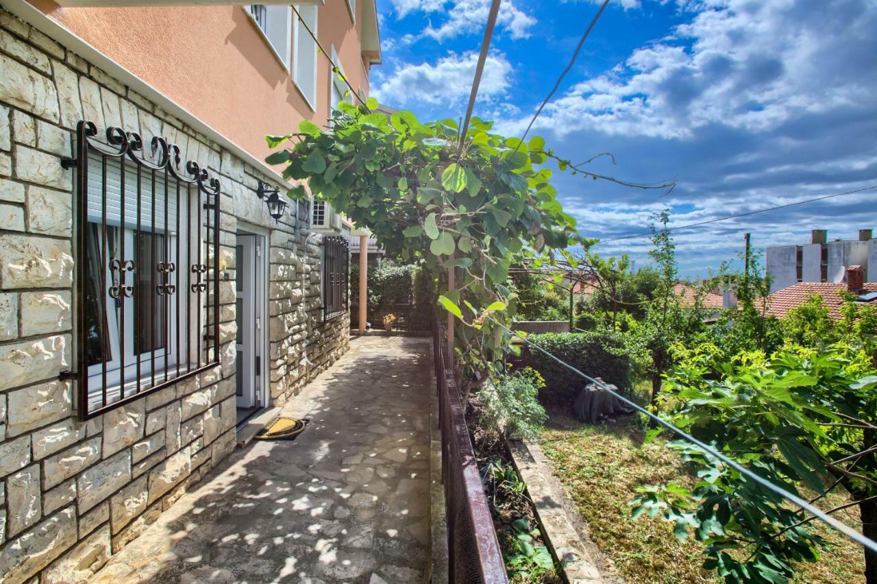 Apartman Paola พูลา ภายนอก รูปภาพ