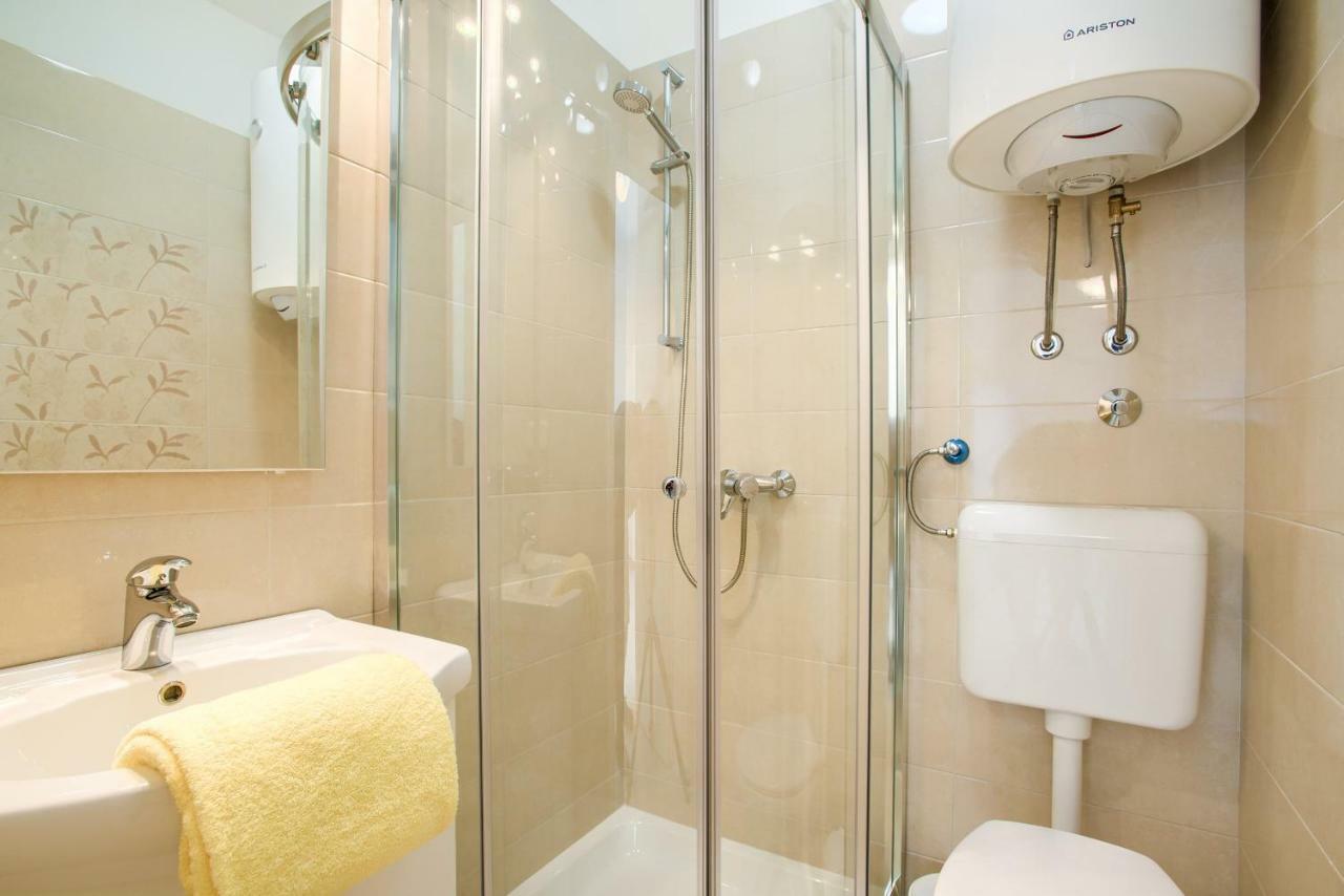 Apartman Paola พูลา ภายนอก รูปภาพ