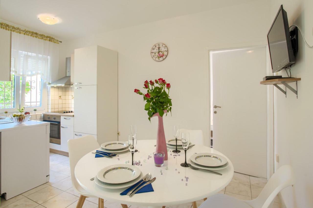 Apartman Paola พูลา ภายนอก รูปภาพ
