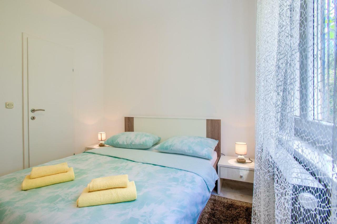 Apartman Paola พูลา ภายนอก รูปภาพ